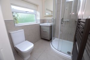 En-suite bed 2- click for photo gallery